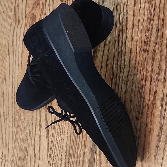 Shoes - Picture 5 of 6